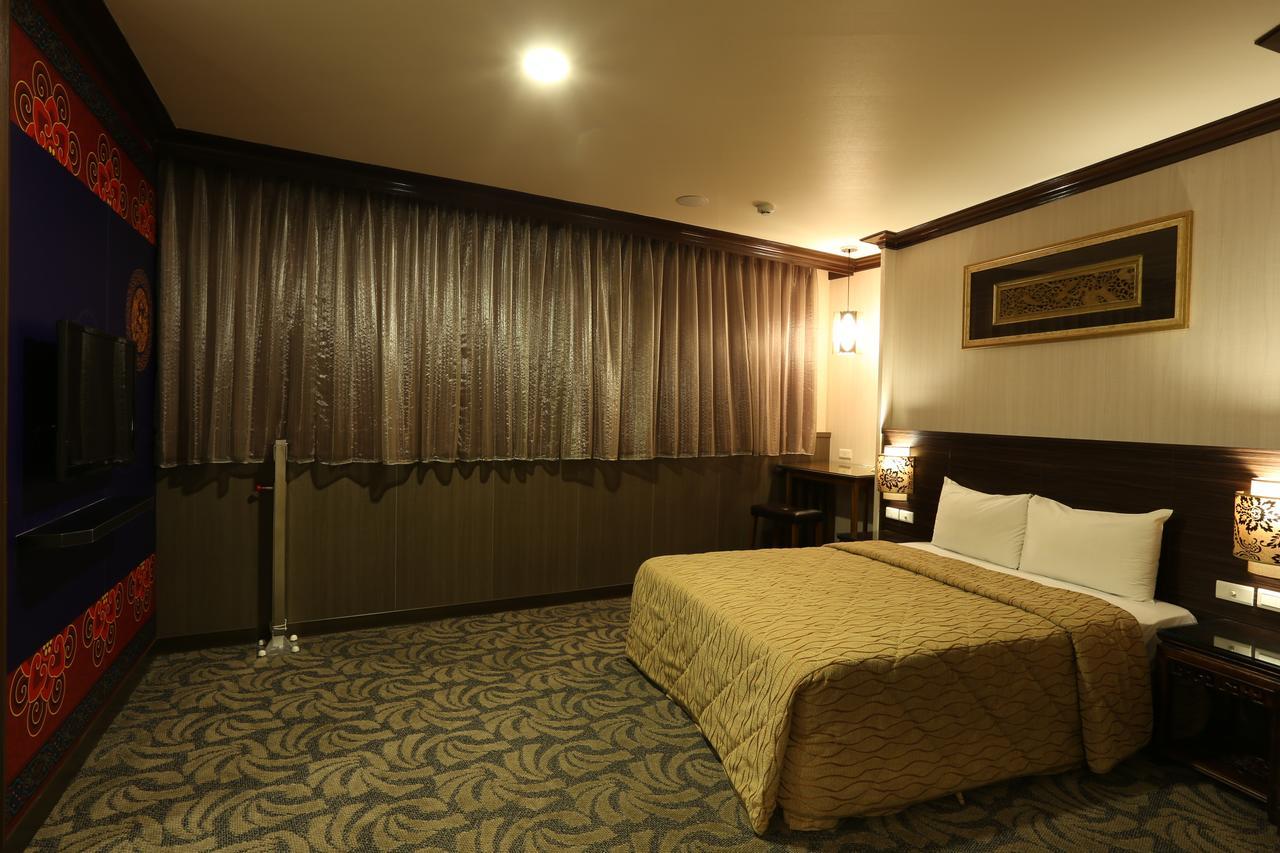 Monalisa Hotel Тайнань Экстерьер фото