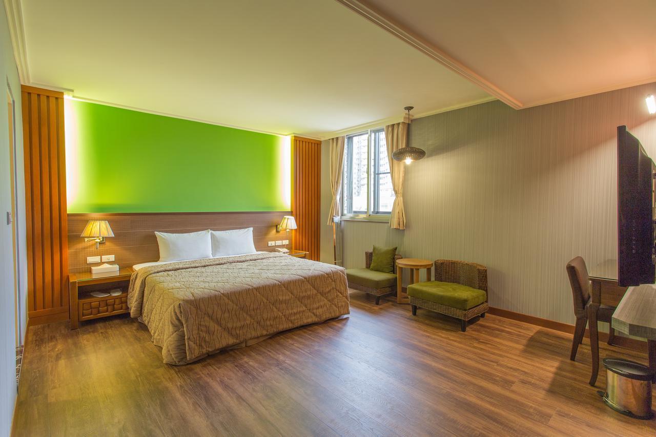 Monalisa Hotel Тайнань Экстерьер фото