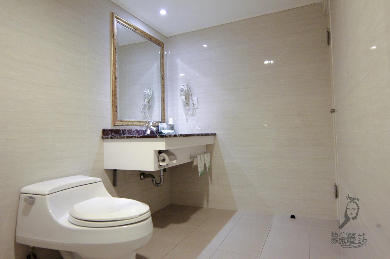 Monalisa Hotel Тайнань Экстерьер фото