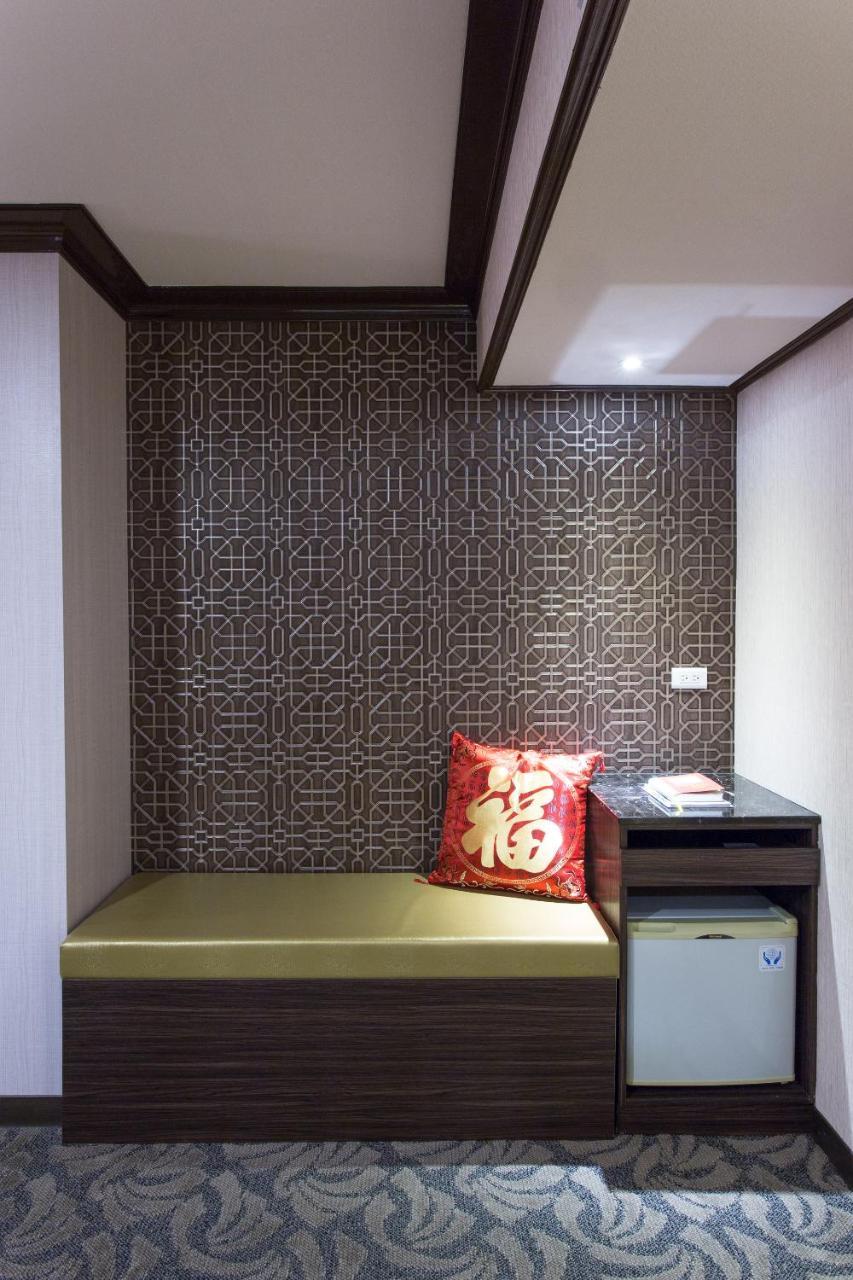 Monalisa Hotel Тайнань Экстерьер фото